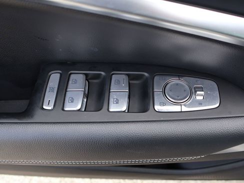 Used 2025 Genesis G70 2.5T RWD image 38