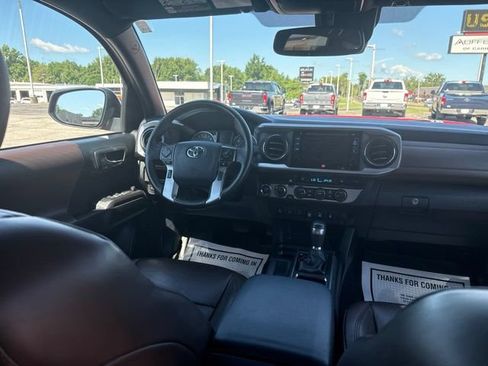 Used 2019 Toyota Tacoma Limited AWD/4WD image 17