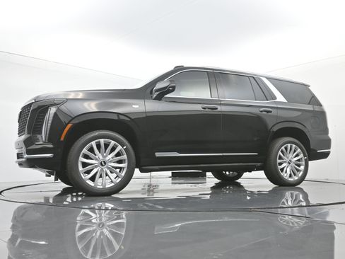 New 2026 Cadillac Escalade 4WD w/ LPO, Floor Liner Package image 16