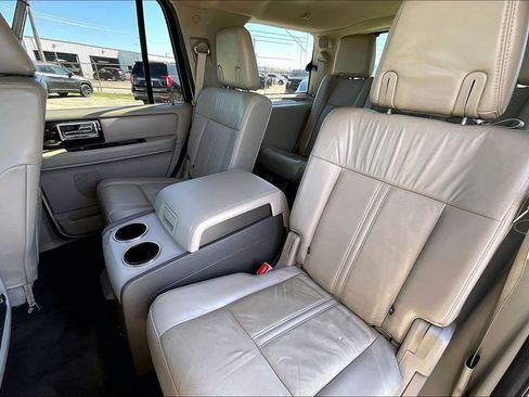 Used 2017 Lincoln Navigator Select RWD image 19