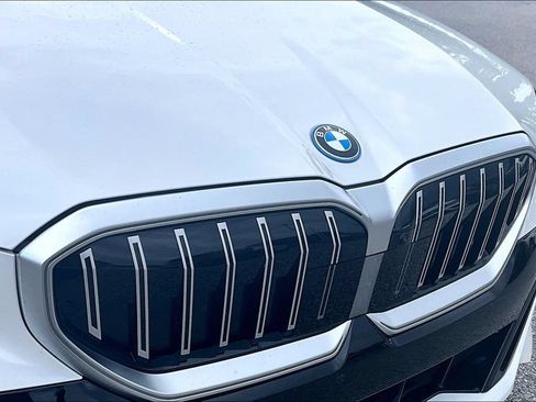 Certified 2026 BMW 550e xDrive AWD/4WD image 31