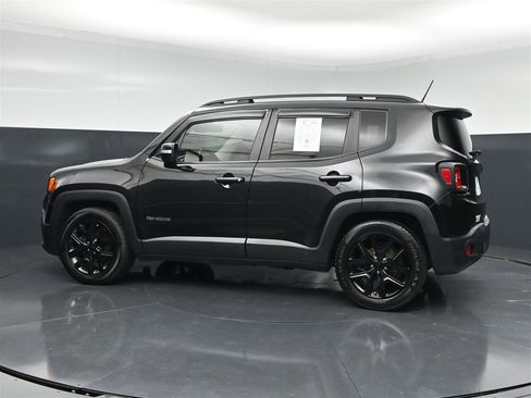 Used 2017 Jeep Renegade Altitude FWD image 8