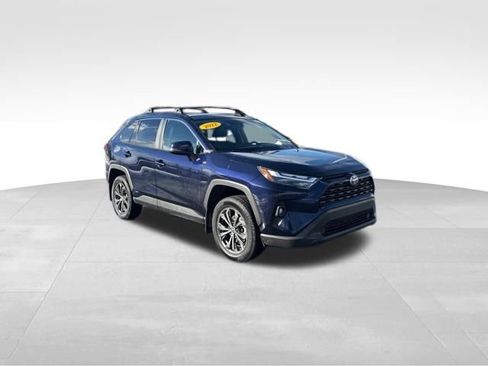 Used 2022 Toyota RAV4 XLE Premium image 7