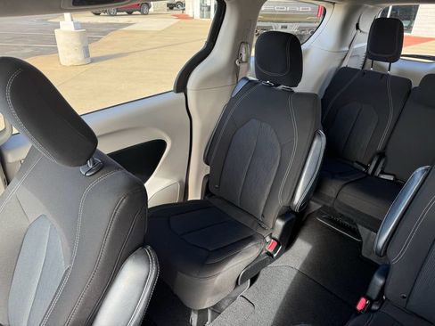 Used 2022 Chrysler Voyager LX FWD image 28