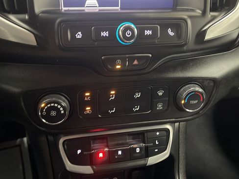 Used 2024 GMC Terrain SLE AWD/4WD image 11