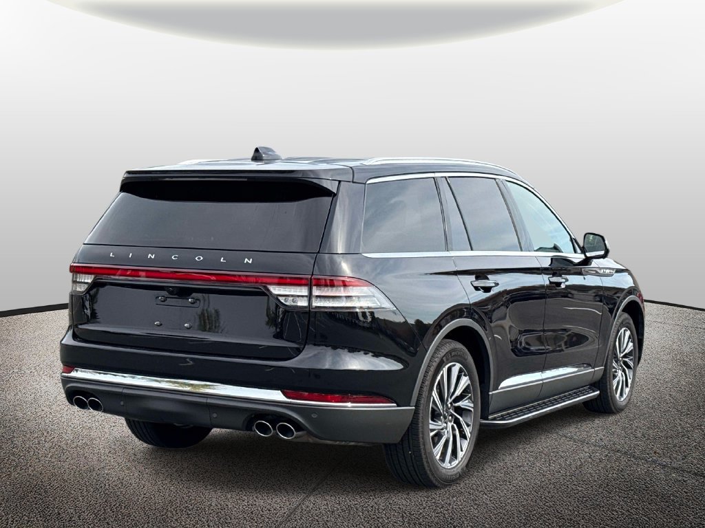 Used 2025 Lincoln Aviator AWD image 2