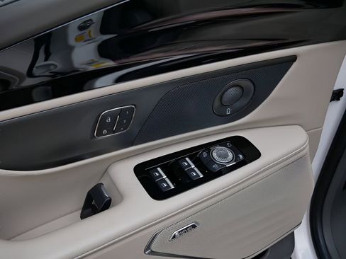 Used 2025 Lincoln Nautilus Reserve AWD/4WD image 16