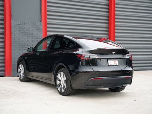 Used 2023 Tesla Model Y AWD image 13