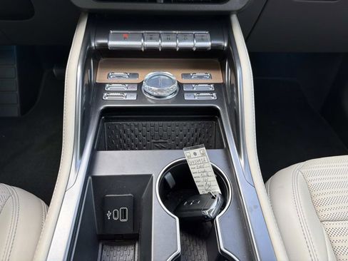 Used 2025 Lincoln Nautilus Reserve AWD/4WD image 31