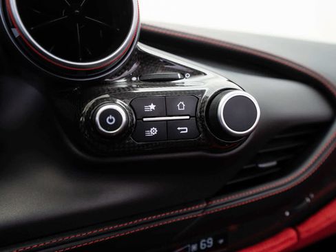 Certified 2022 Ferrari F8 Tributo RWD image 21