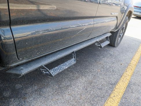 Used 2021 Toyota Tacoma TRD Off-Road image 13