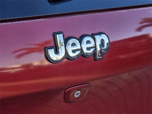 Used 2017 Jeep Cherokee Latitude w/ Comfort/Convenience Group image 10