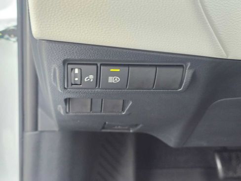 Used 2022 Toyota Corolla Cross L AWD/4WD image 24