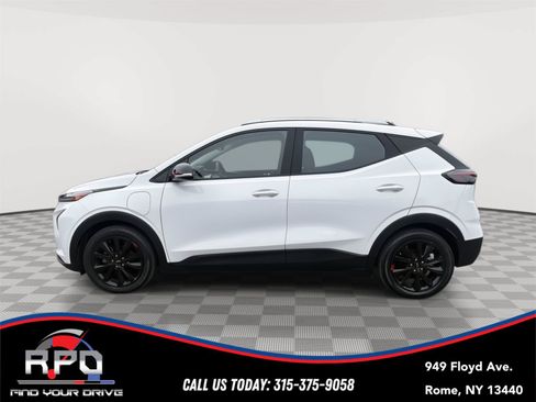 Used 2023 Chevrolet Bolt EUV Premier w/ Sun & Sound Package FWD image 2
