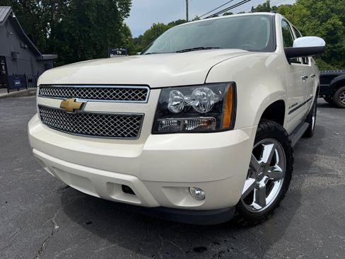 Used 2013 Chevrolet Avalanche LTZ AWD/4WD image 30