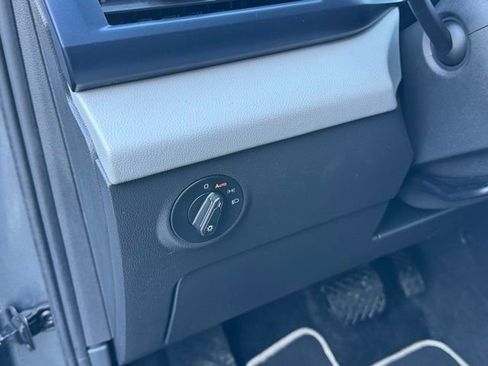 Certified 2022 Volkswagen Taos SE image 33