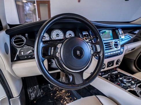 Used 2018 Rolls-Royce Wraith RWD image 29