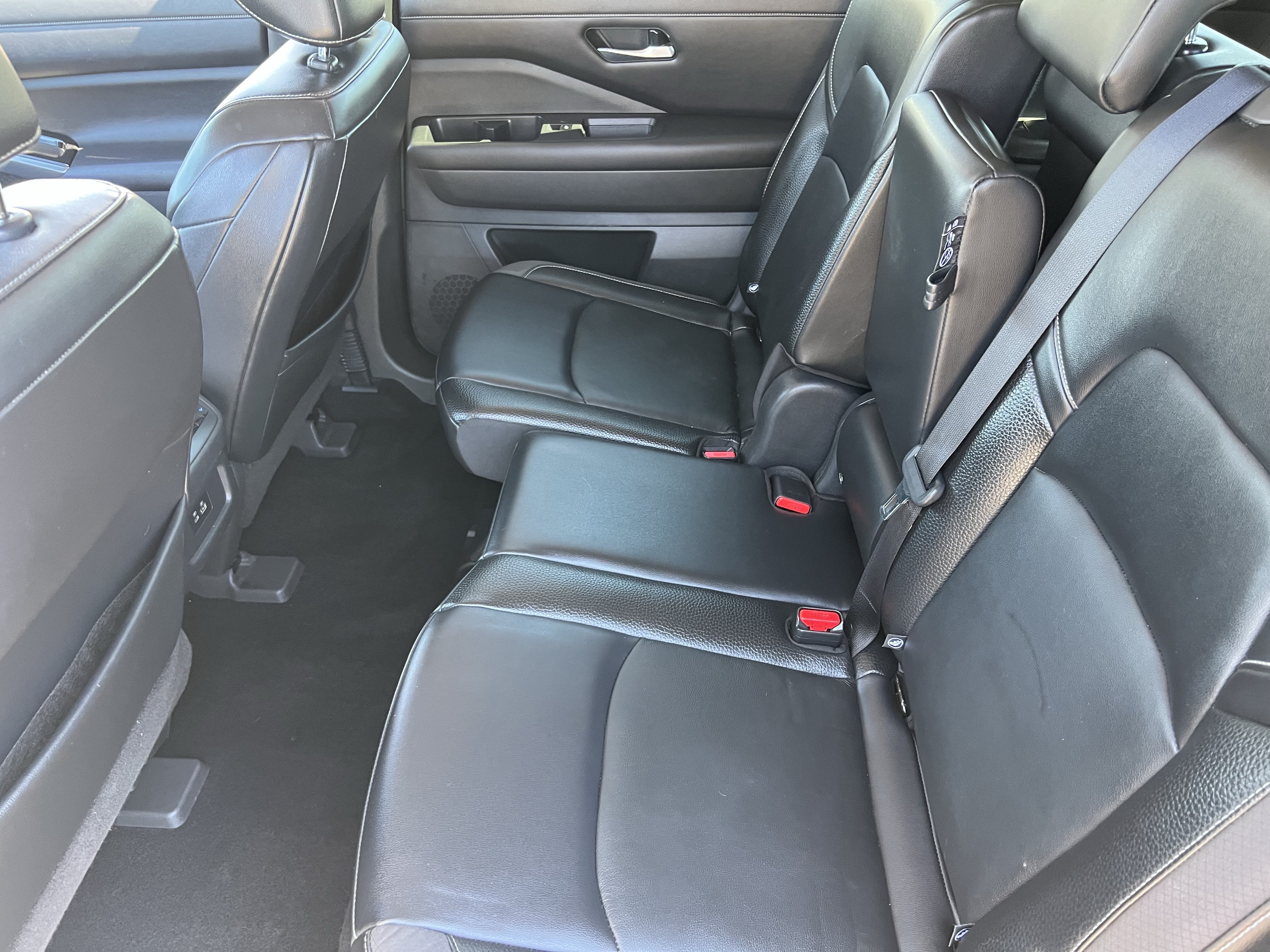 Used 2022 Nissan Pathfinder SL FWD image 16