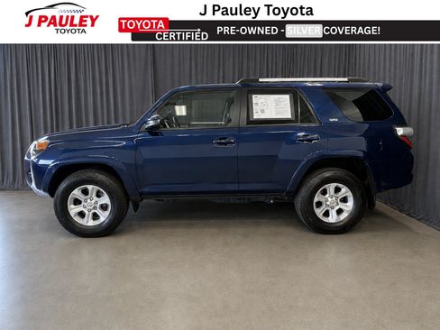 Certified 2020 Toyota 4Runner SR5 AWD/4WD image 2