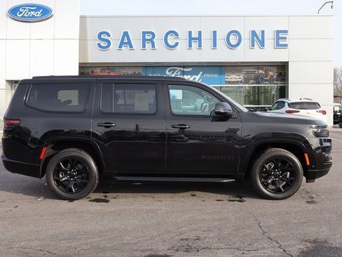 Used 2023 Jeep Wagoneer Series II image 2