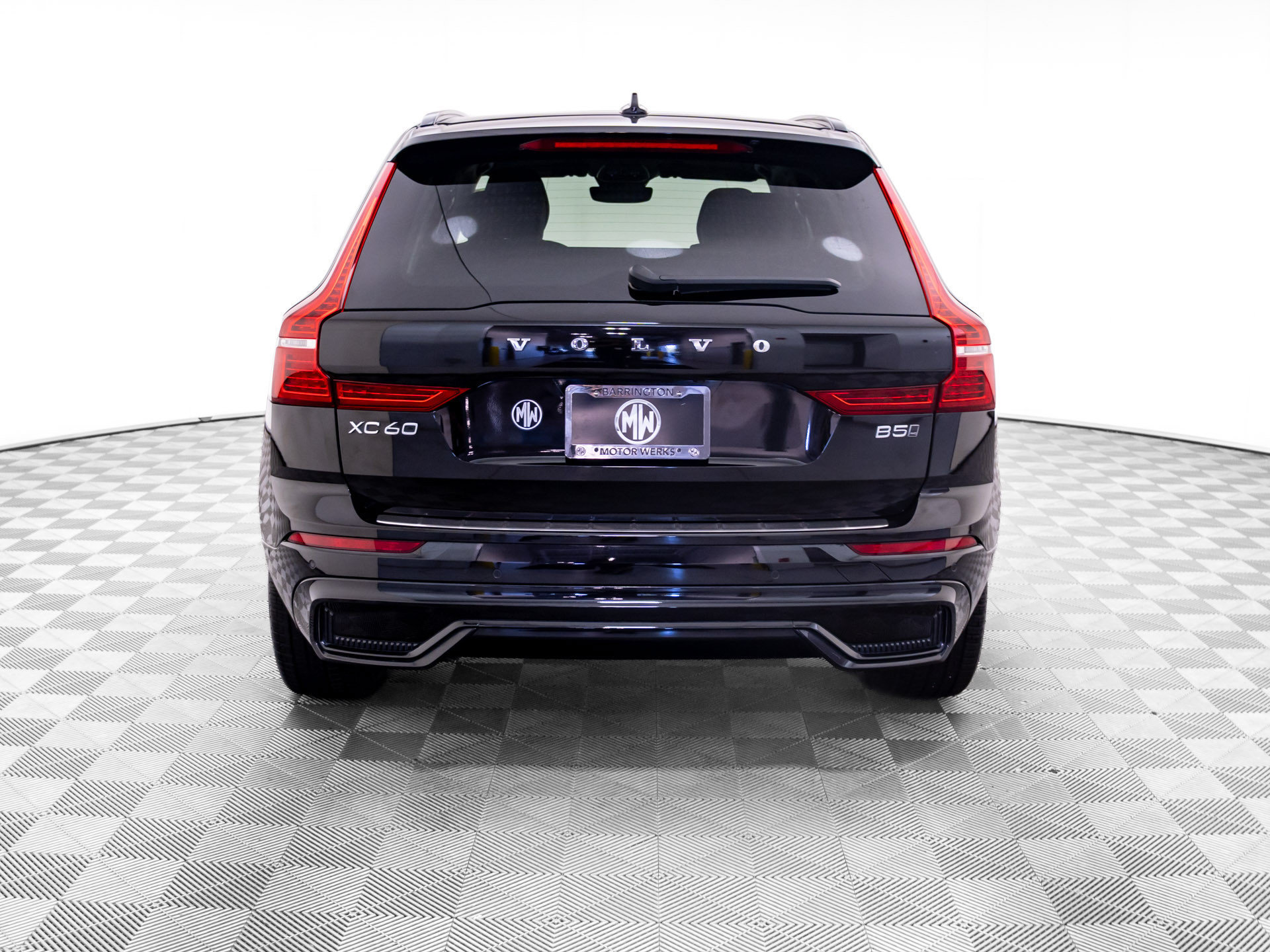Used 2024 Volvo XC60 B5 Ultimate w/ Protection Package Premier AWD/4WD image 4