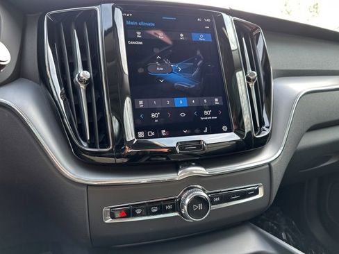 Certified 2025 Volvo XC60 B5 Core image 21