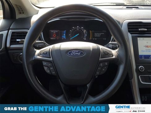 Used 2020 Ford Fusion SE image 26