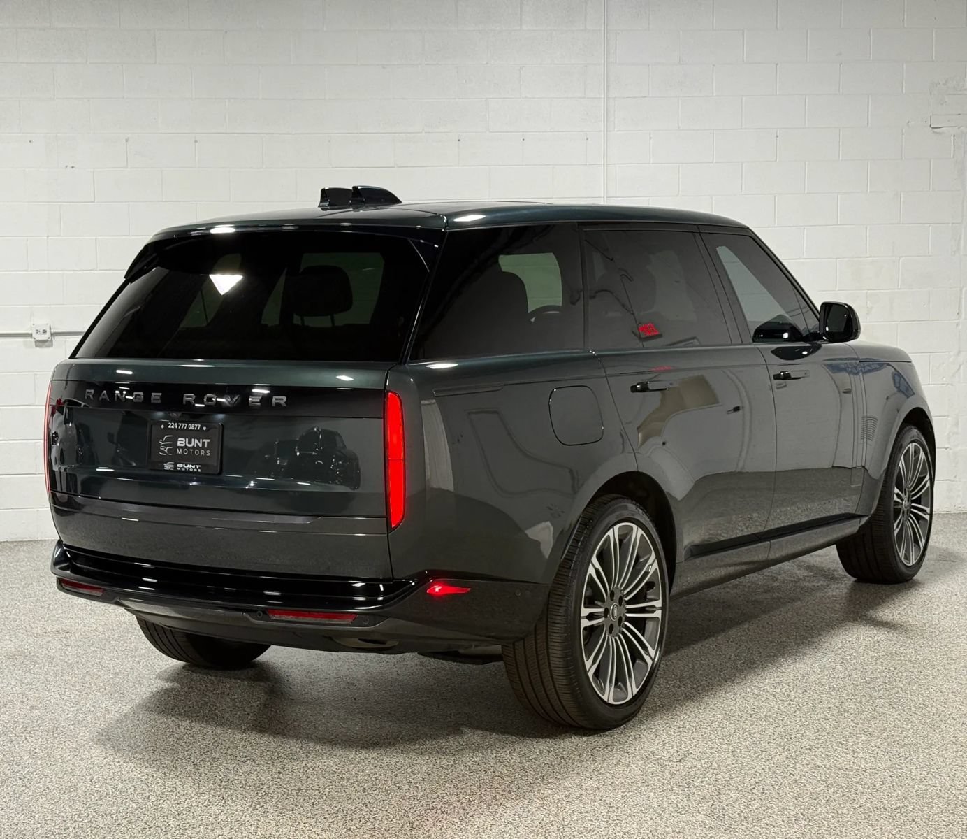 Used 2024 Land Rover Range Rover Long Wheelbase SE AWD/4WD image 6