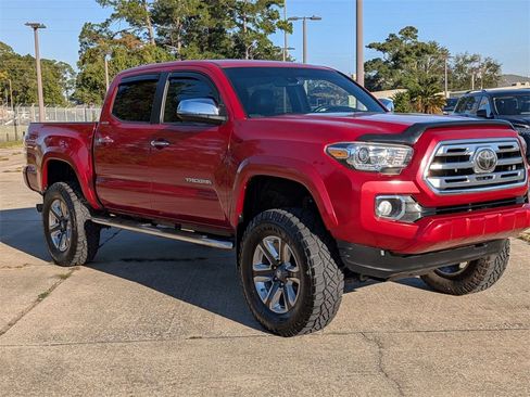 Used 2019 Toyota Tacoma Limited image 3