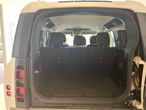 Certified 2022 Land Rover Defender 110 image 15