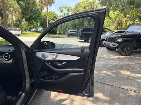 Used 2019 Mercedes-Benz GLC 350e 4MATIC image 24