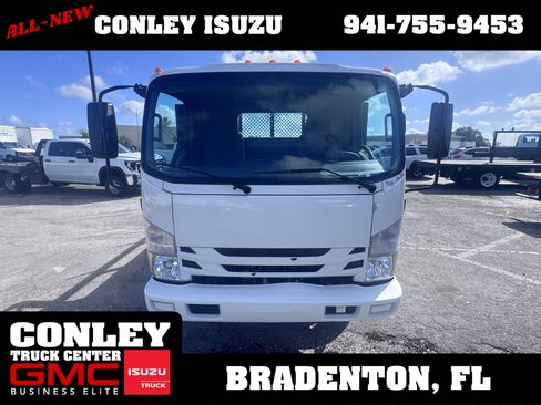 Used 2020 Isuzu NPR image 2
