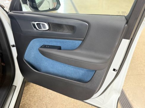 Used 2023 Volvo XC40 Recharge Plus w/ Protection Package Premier AWD/4WD image 21