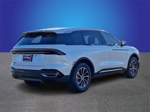 Used 2025 Lincoln Nautilus Premier w/ Equipment Group 102A image 4