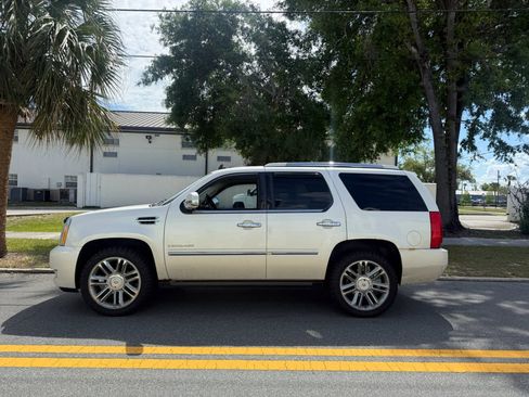 Used 2012 Cadillac Escalade Platinum AWD/4WD image 5