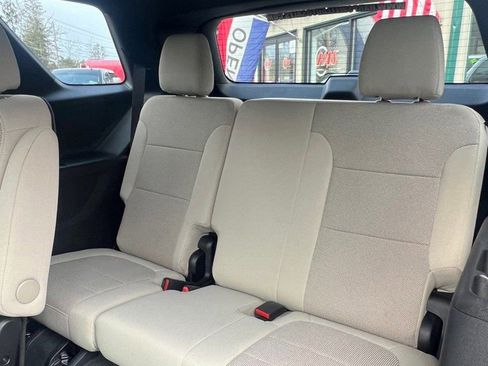 Used 2022 Chevrolet Traverse LT image 12
