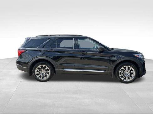 Used 2025 Ford Explorer Active w/ Active Comfort Package image 12