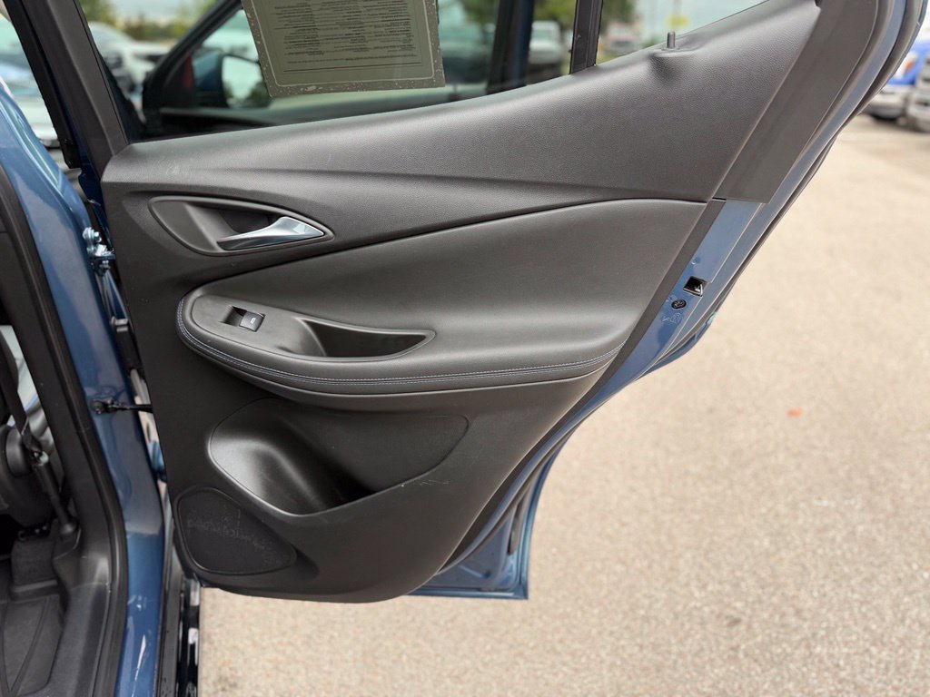Used 2025 Buick Encore GX Sport Touring FWD image 20