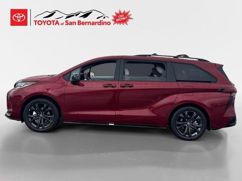 New 2026 Toyota Sienna XSE image 2