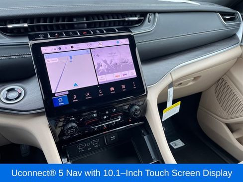 New 2025 Jeep Grand Cherokee Limited w/ Luxury Tech Group II image 14