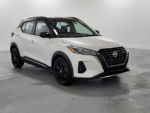 Used 2021 Nissan Kicks SR w/ SR Premium Package image 2
