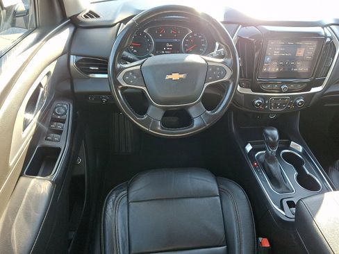 Used 2021 Chevrolet Traverse LT image 12