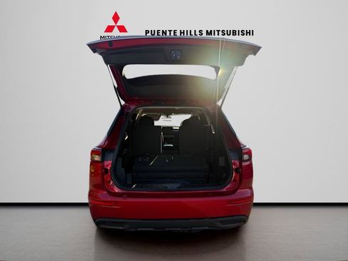 Used 2023 Mitsubishi Outlander ES image 9