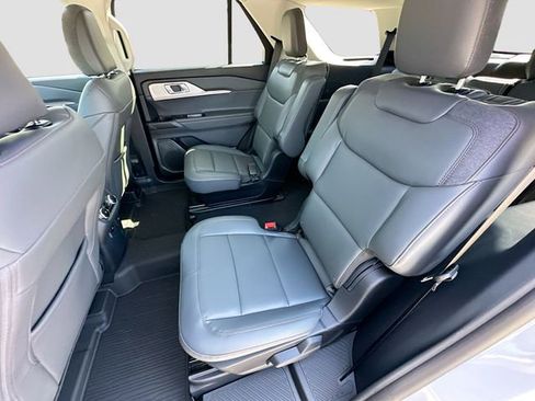 New 2026 Ford Explorer Active RWD image 17
