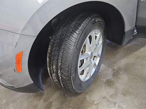 Used 2024 Chevrolet Equinox LT image 31