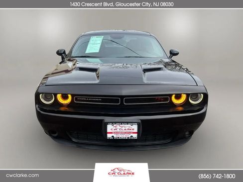 Used 2015 Dodge Challenger R/T Plus image 3