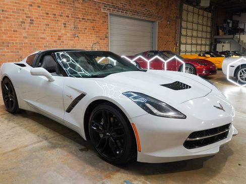 Used 2019 Chevrolet Corvette Stingray Coupe w/ 1LT RWD image 40