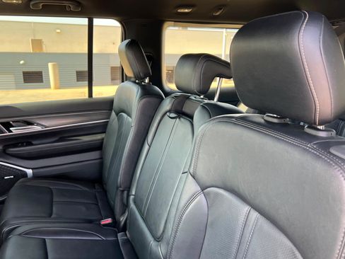 Used 2023 Jeep Wagoneer Series II AWD/4WD image 20