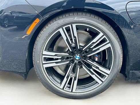 New 2026 BMW 750e xDrive w/ Premium Package image 27