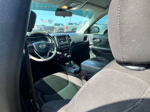 Used 2019 Jeep Cherokee Latitude w/ Popular Appearance Group FWD image 10